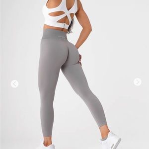 Grey seamless leggings